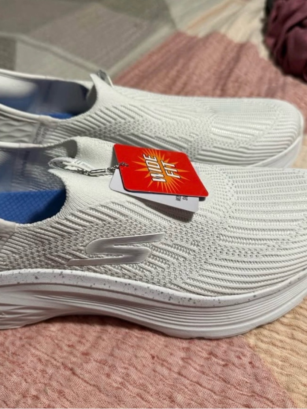 Skechers White Slip-In stretch Knit Sneakers - Wide Fit size 9 ladies
